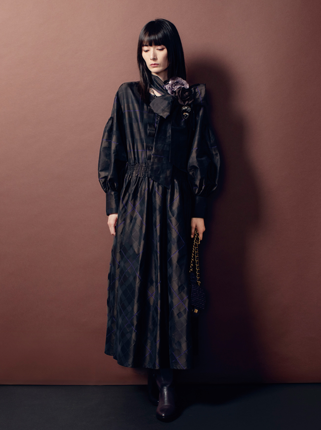 試着のみ】インゲボルグ 黒 スイーツ柄 ポリブラウス/2025年 秋 試着