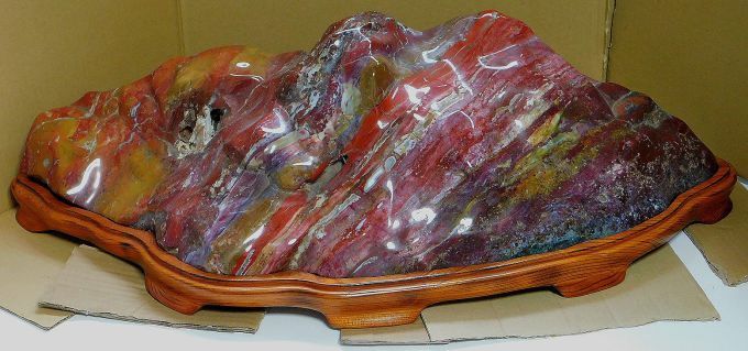 緋山酔恭「山水石美術館」 全国の水石・美石を紹介 佐渡 羽茂五色石