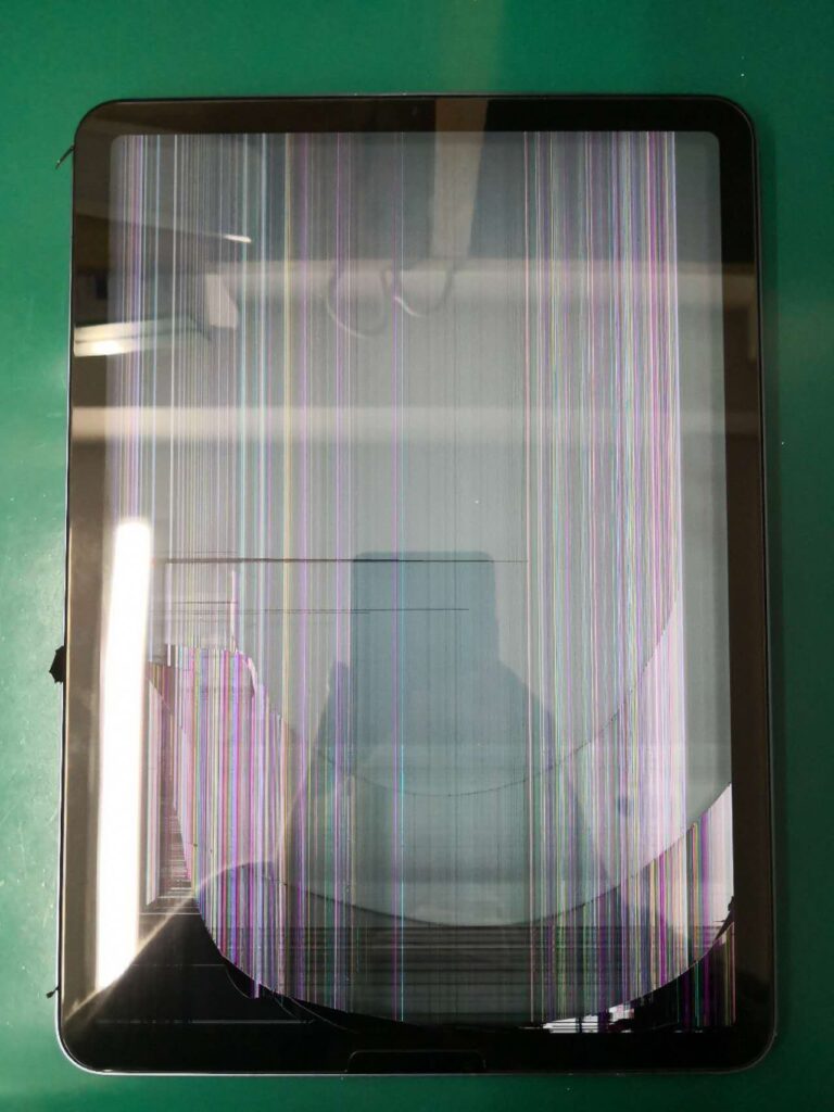 iPad Air 5 (第 5 世代)】画面破損 故障 映らない 操作不可 液晶漏れ