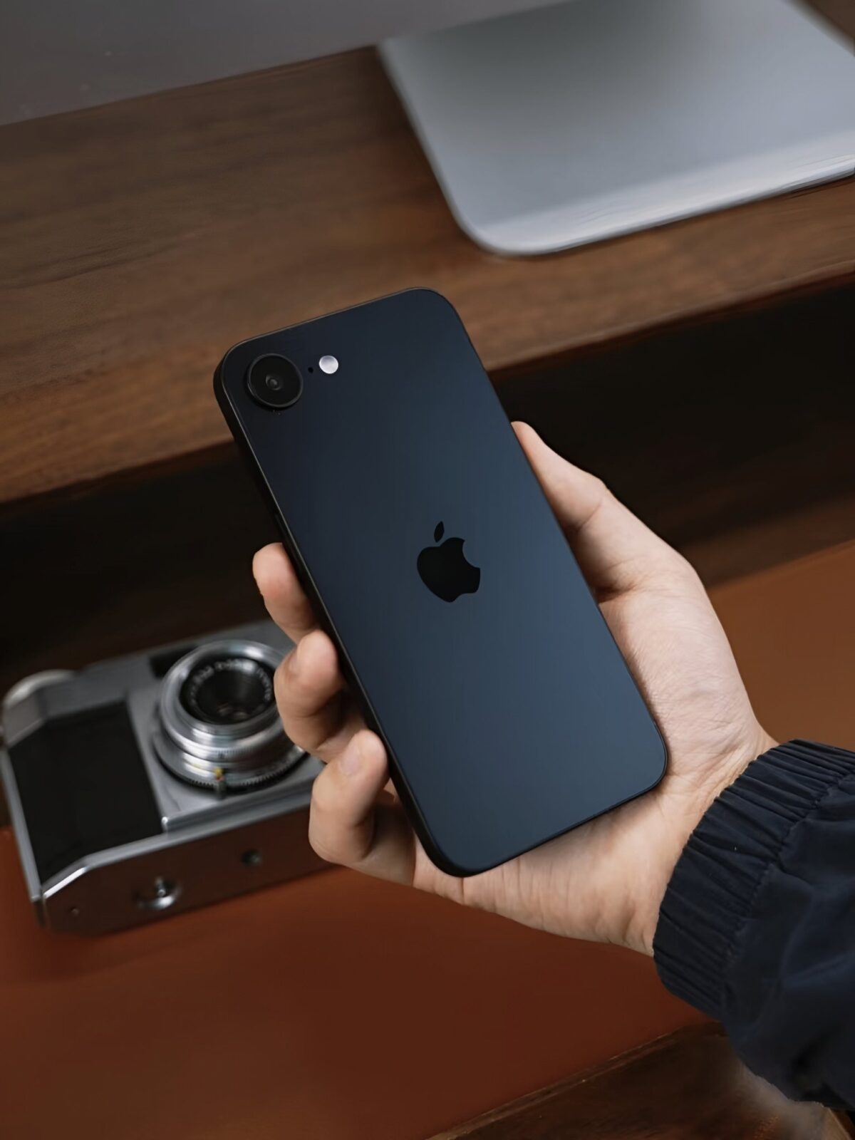 Apple iPhone SE4 ブラック 本体 iPhone 16e（iPhone SE4）の価格や