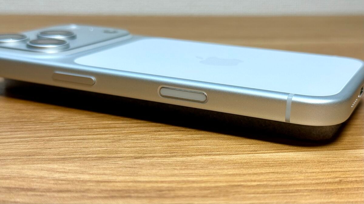 レビュー】iPhone17 Proシルバーを開封！アルミ筐体の質感は