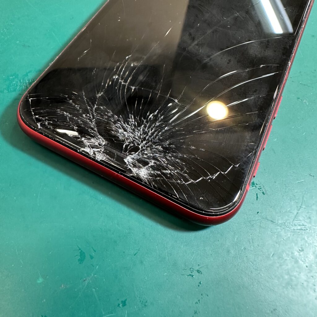 浦和店：iPhone 11の画面割れ、浦和原山店で最短25分修理！軽度なら