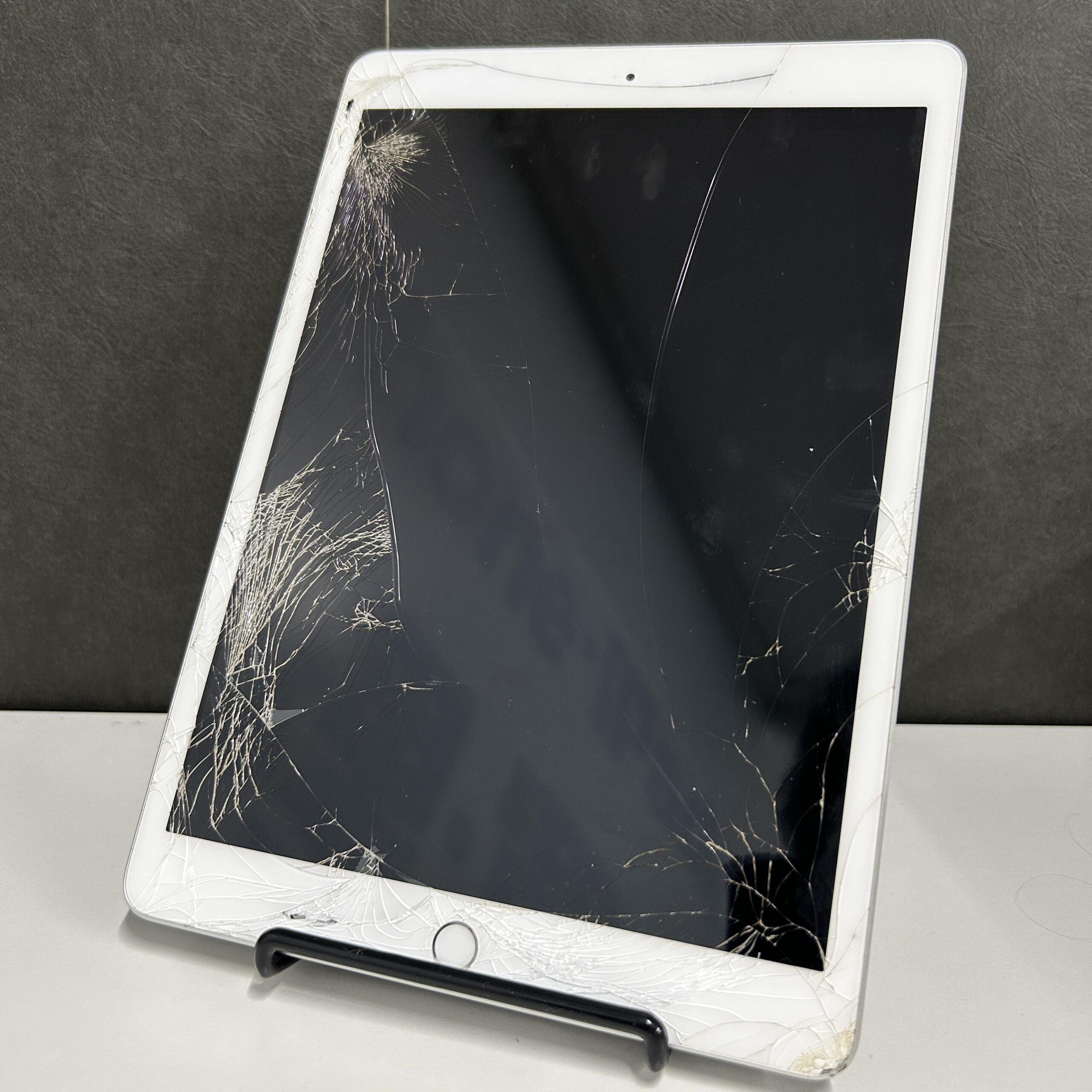 第七世代iPad 32GB 外装ジャンク品を3,000円で買取！壊れていても買取