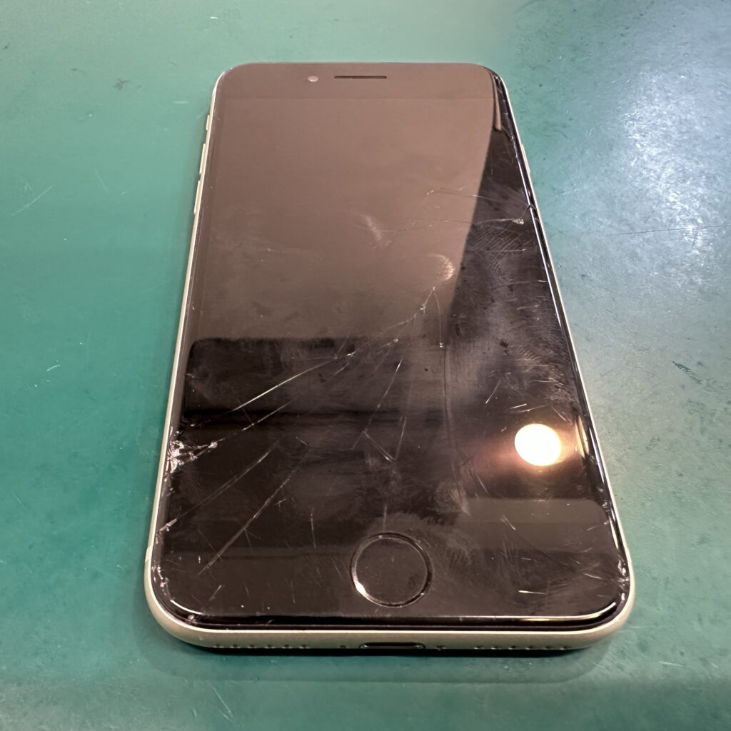 浦和店：【iPhone SE 第3世代 画面割れ修理】浦和原山店で即日対応