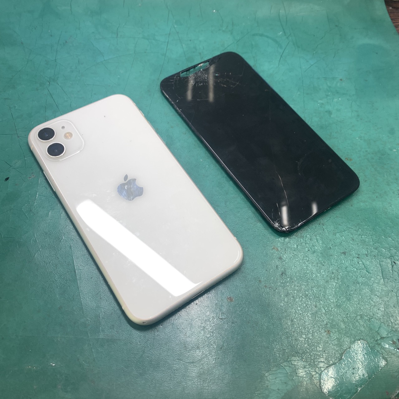 iPhone12 64GB 動作良好 背面ガラス割れあり iPhone12 64GB 背面ガラス