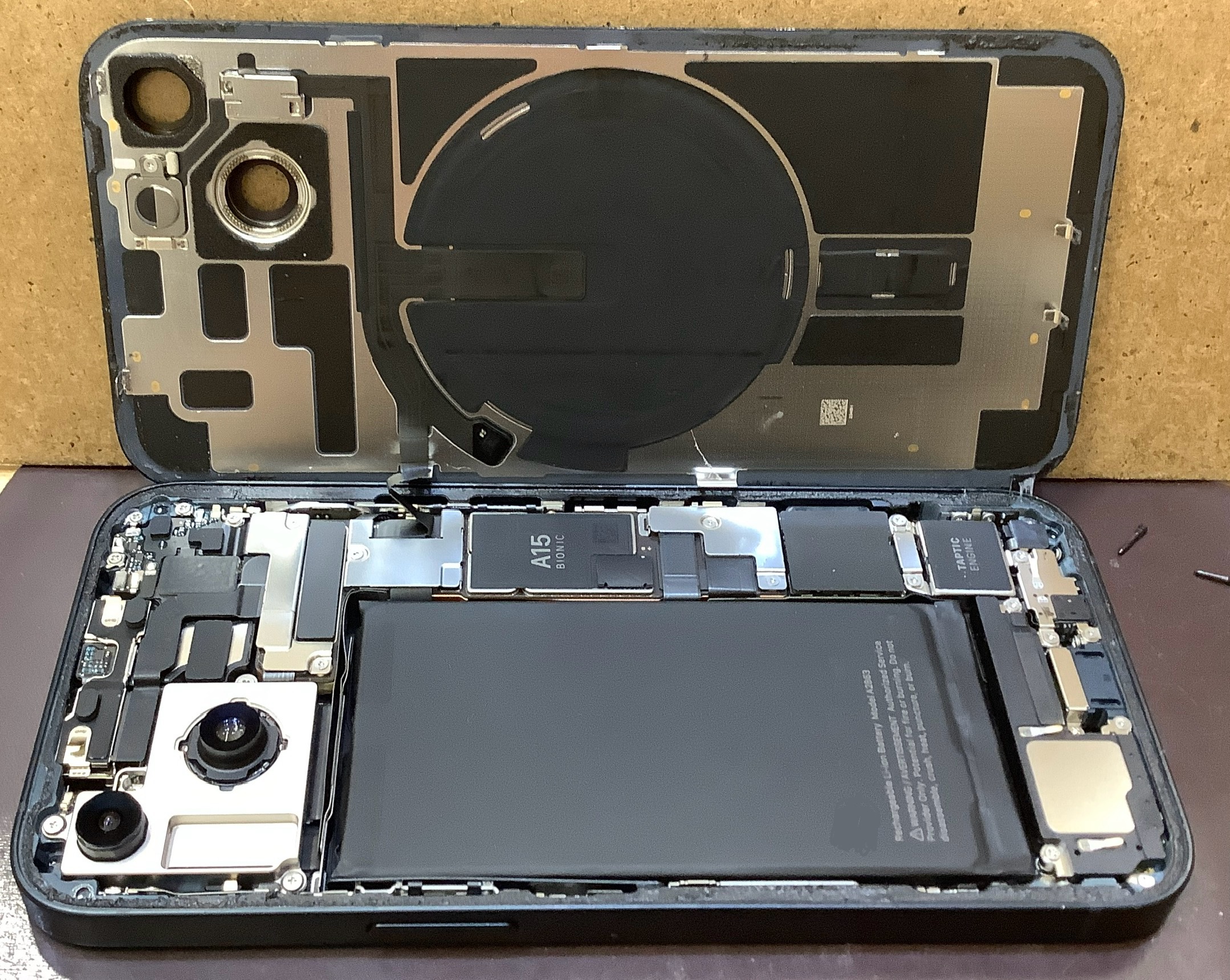 iPhone14のバッテリー交換 | 【公式】iPhone修理のオリスマ アル