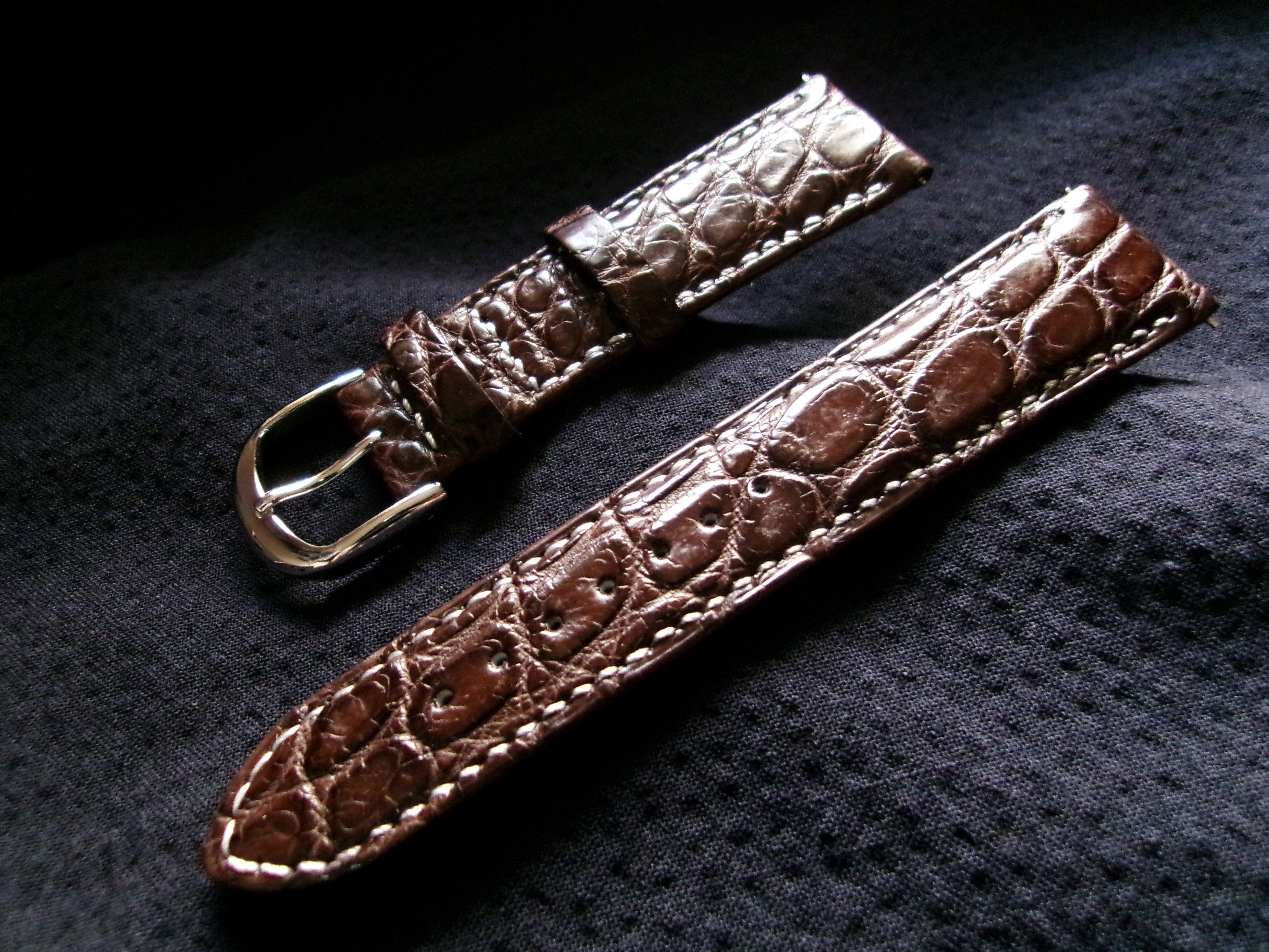 クロコダイルレザー ラグ20mm ダークブラウン シルバーステッチ