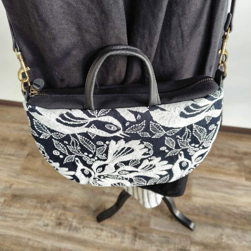 送料無料】ミナペルホネン/carnival カーニバルネイビー/ミニラウンド