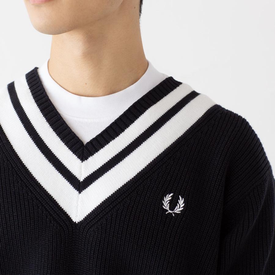 FRED PERRY（フレッドペリー） ストライプド Vネック ジャンパー