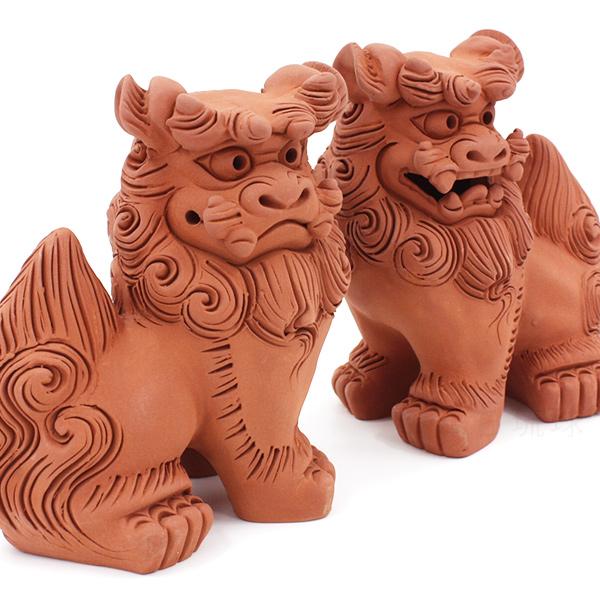 シーサー 素焼き 立ち横向き（中） 沖縄 お土産 置物 玄関 魔除け