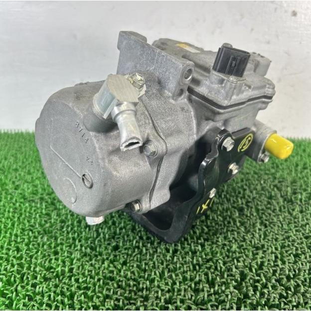 ZWR80【エアコン A/Cコンプレッサー】042200-0941 H26 トヨタ