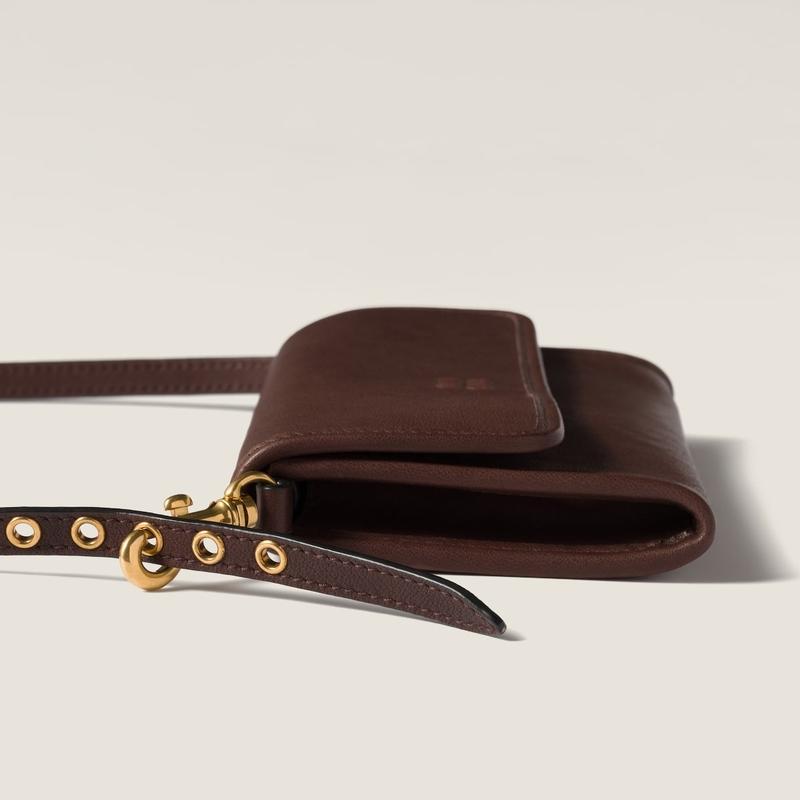 miu miu（ミュウミュウ） ナッパレザー ショルダーストラップ付 財布