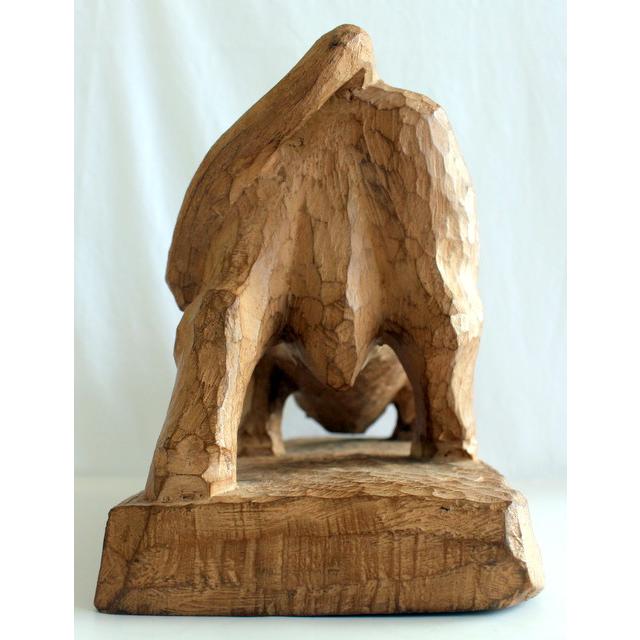 254/日展木彫作家 西田秀 木彫 牛彫刻「力闘 」☆木箱・布 ☆井波彫刻