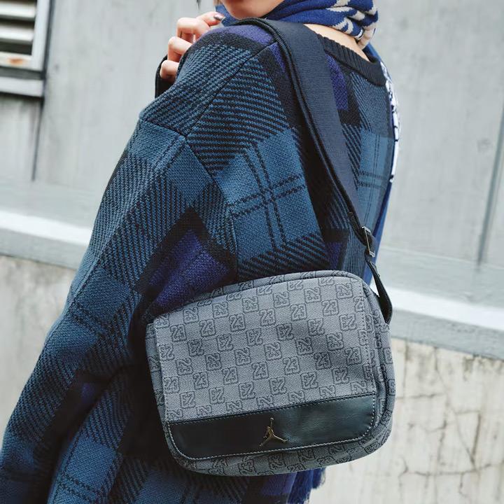 Jordan Nike / ナイキ ジョーダン MONOGRAM MINI MESSENGER BAG