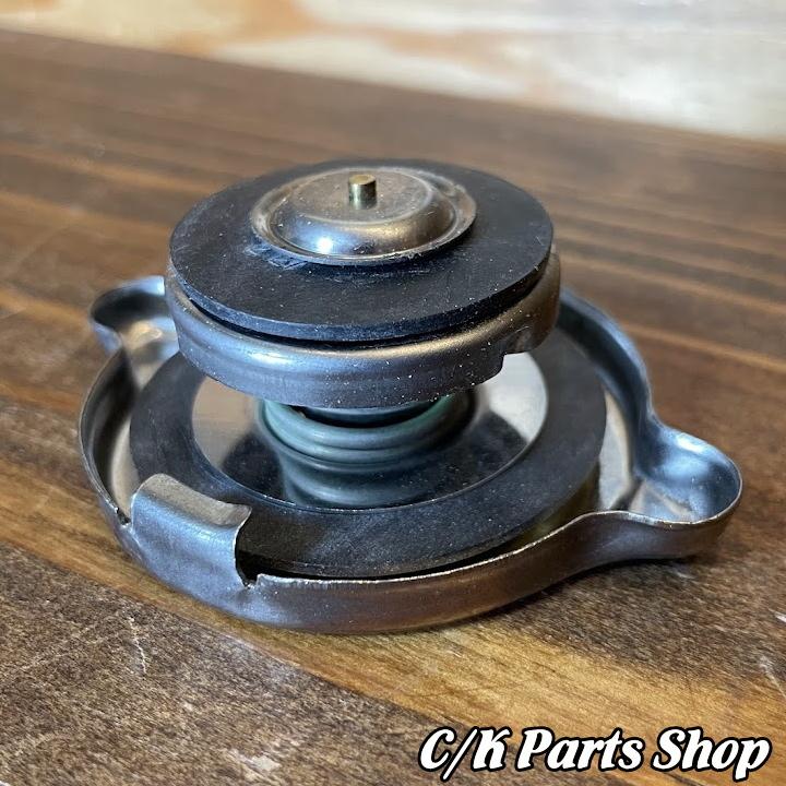 ラジエターキャップ MOTORAD 16PSI C1500 K1500 サバーバン タホ K5