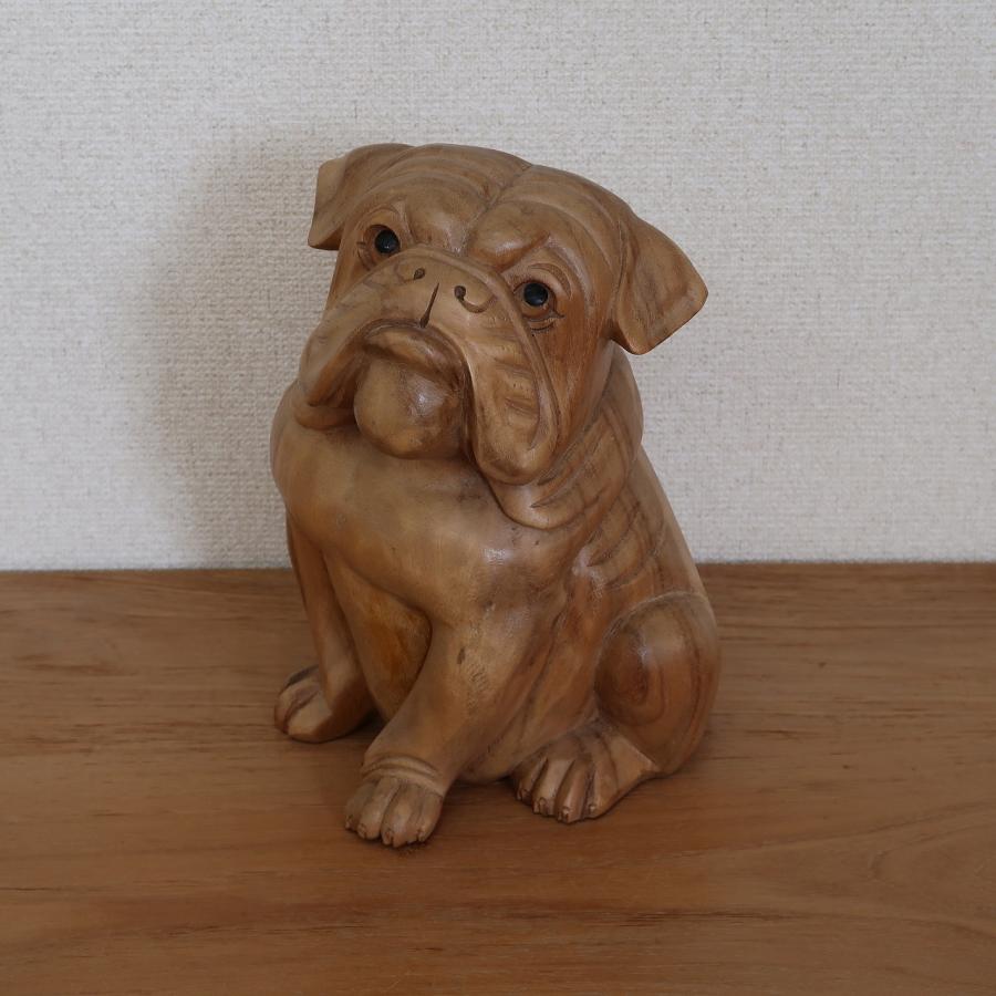 ブルドッグの木彫り 座像 25cm 木製 犬の置き物 オブジェ オーナメント