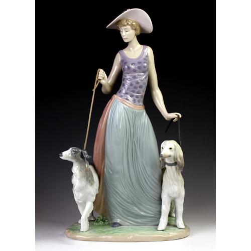 リヤドロ（Lladro リアドロ 陶器人形 置物） 婦人 優雅な散歩の