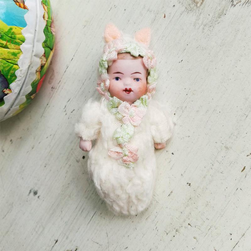 うさぎの着ぐるみ ビスクベビードール with イースターエッグ ドイツ