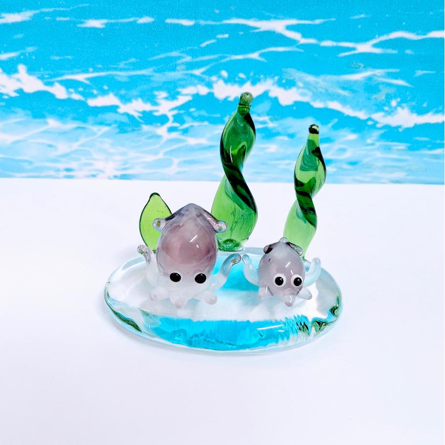 ガラス細工 イカ2匹（紫）海草台付 ミニチュア 雑貨 置物 小物 烏賊