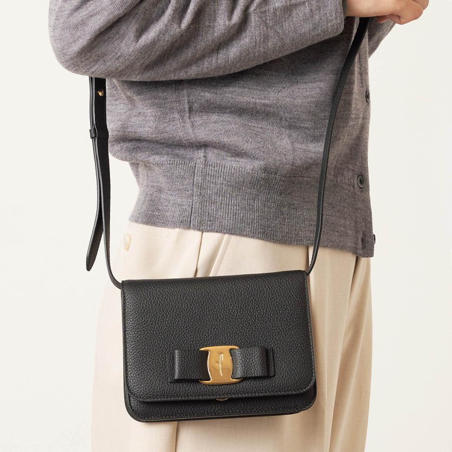 FERRAGAMO（フェラガモ） 並行輸入 ショルダーバッグ ヴァラ 218374