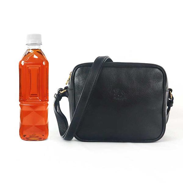 IL BISONTE（イルビゾンテ） ショルダーバッグ 本革 レザー カメラ