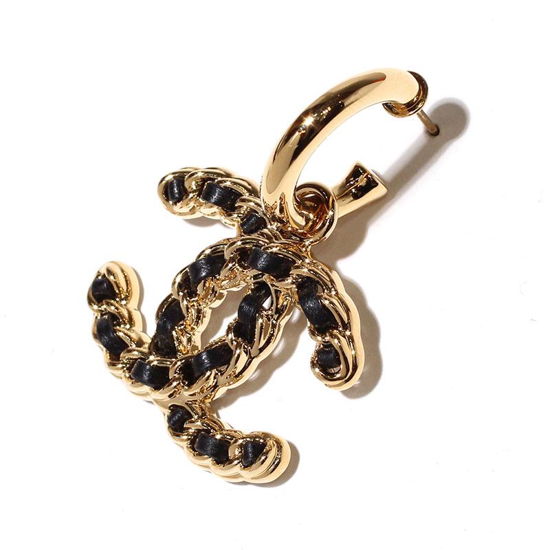 CHANEL（シャネル） ピアス フープ CCマーク メタル＆ラムスキン