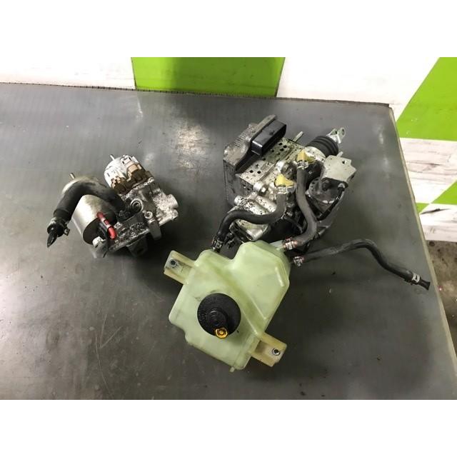 アクア DAA-NHP10 ABSアクチュエーター アキュームレーター付 47050