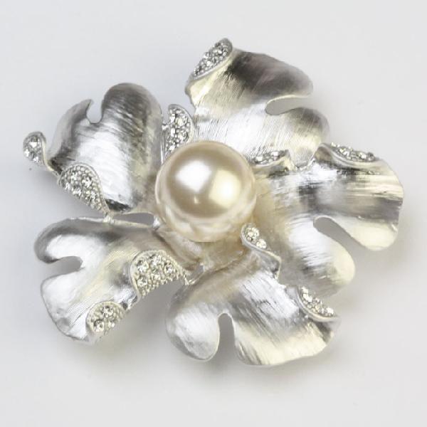 SWAROVSKI（スワロフスキー） ブローチ 卒業式 パール 花 パール