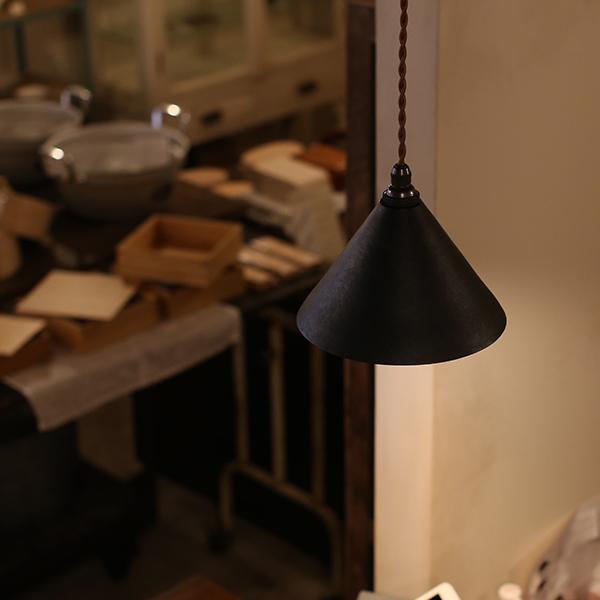 FUTAGAMI（フタガミ） ペンダントランプ 円錐 鍛金 黒ムラ ペンダント