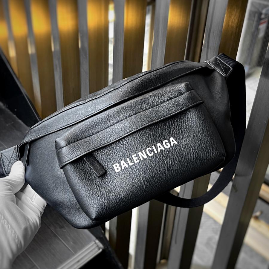BALENCIAGA（バレンシアガ） Everyday Belt bag Black 552375DLQ4N