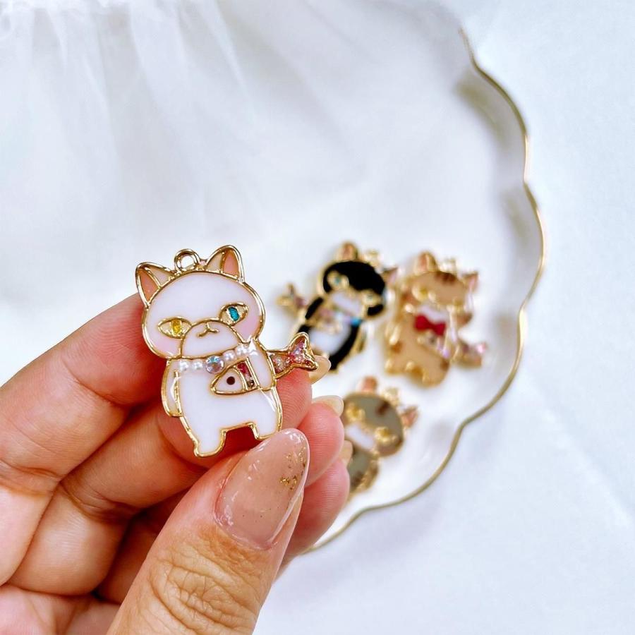 空枠 レジン枠 魚を持った猫 2個 フレーム カン付 きれいめゴールド