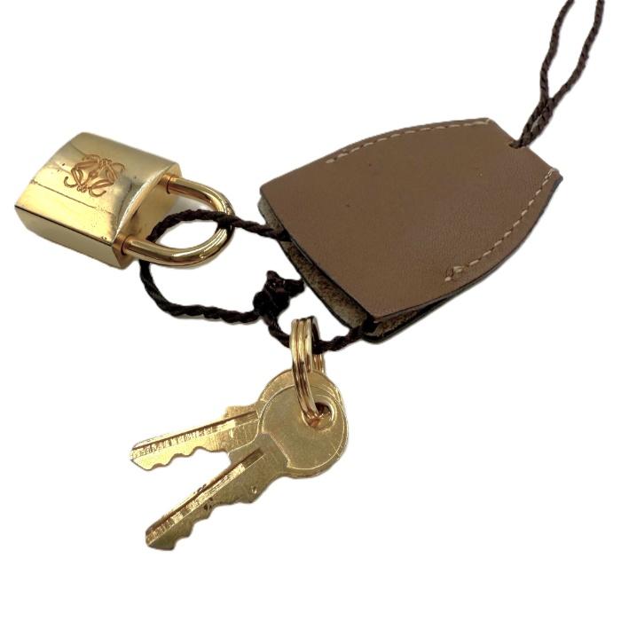 ロエベ LOEWE カデナ 南京錠 カギ チャーム パドロック レザー