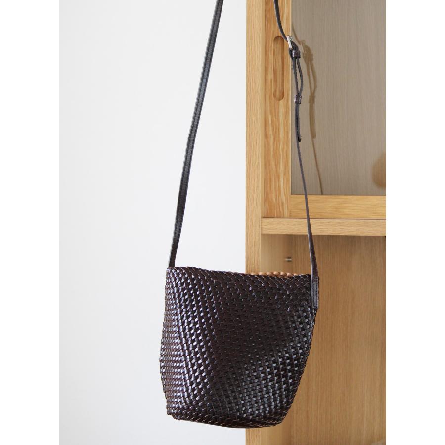 ショルダーバッグ 編み込み牛革 バッグ ブランド メッシュバッグ