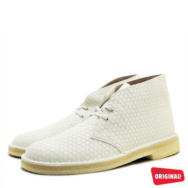 Clarks（クラークス） デザートブーツ オフホワイト スエード 26115228