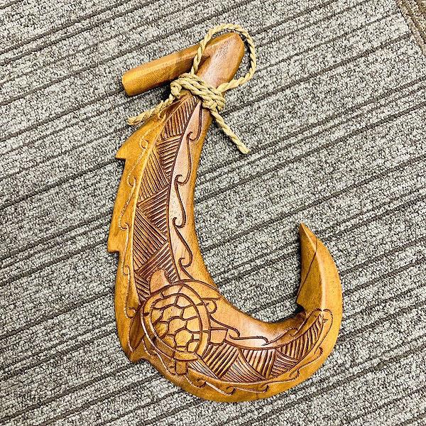 ハワイアン 木製 フィッシュフック型 壁掛け ウッドホヌ釣り針オブジェ