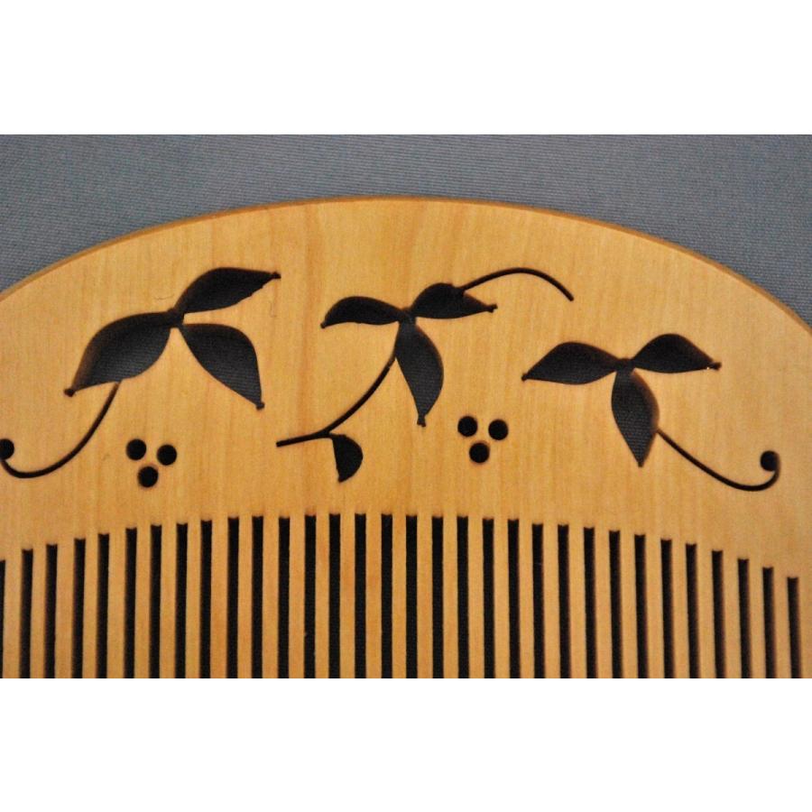 本つげ櫛 半月大（透かし彫り） 蔓草 （ケース付き） : 加納屋北岸