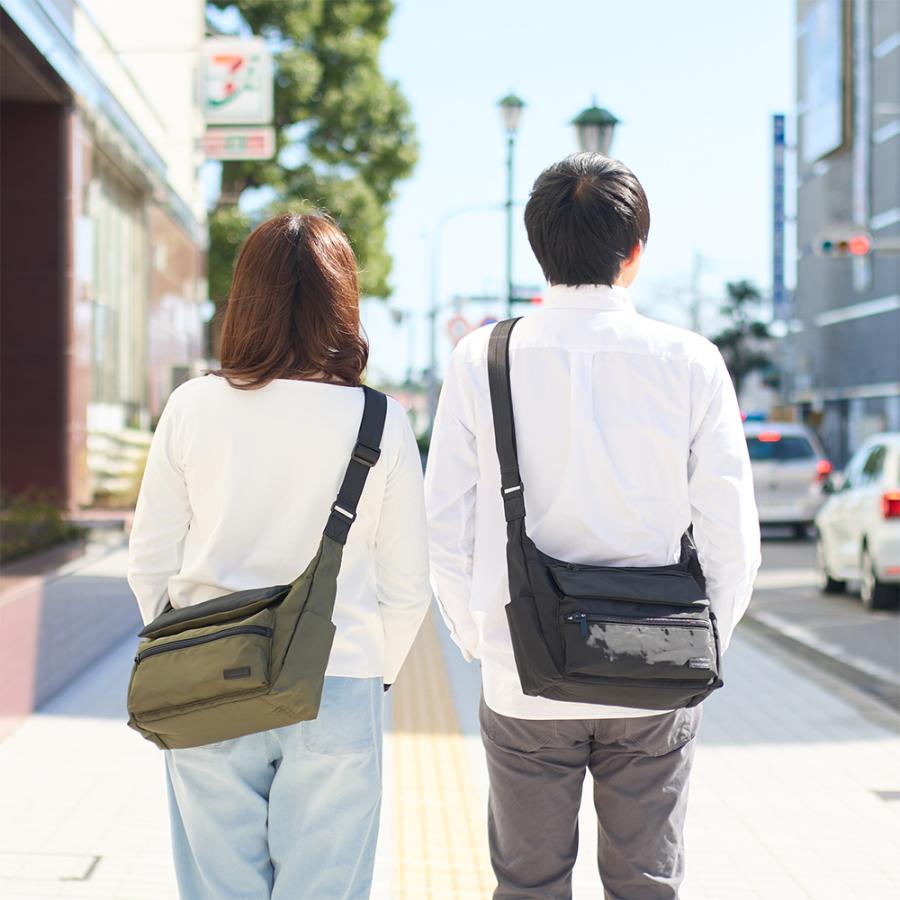 MOUSTACHE（ムスタッシュ） ショルダーバッグ メッセンジャーバッグ A4