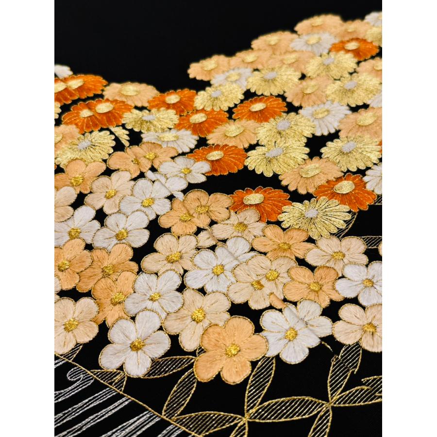 総刺繍 黒留袖 菊尽くし 五つ紋 正絹比翼地 ぐし縫い : 高級呉服の藤和