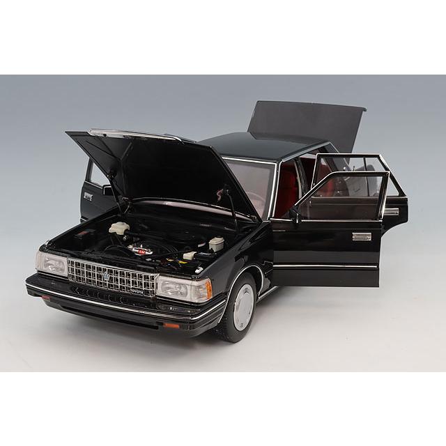 XiaoGuang MODEL 1/18 トヨタ クラウン MS122 ブラック (内装レッド