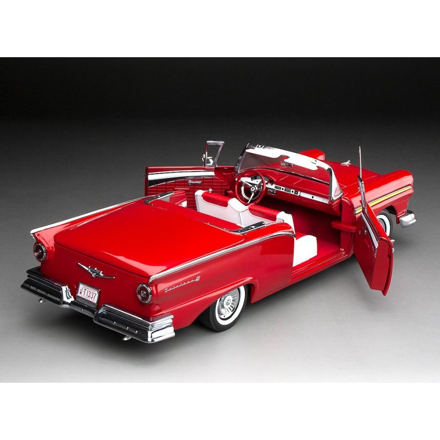 ミニカー 1/18 1957 フォード・フェアレーン 500 ガブリオレ 赤色 Ford