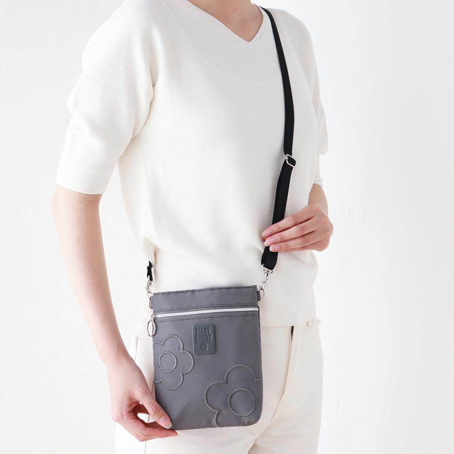 MARY QUANT（マリークヮント） ショルダーポーチ（大） デイジー刺繍