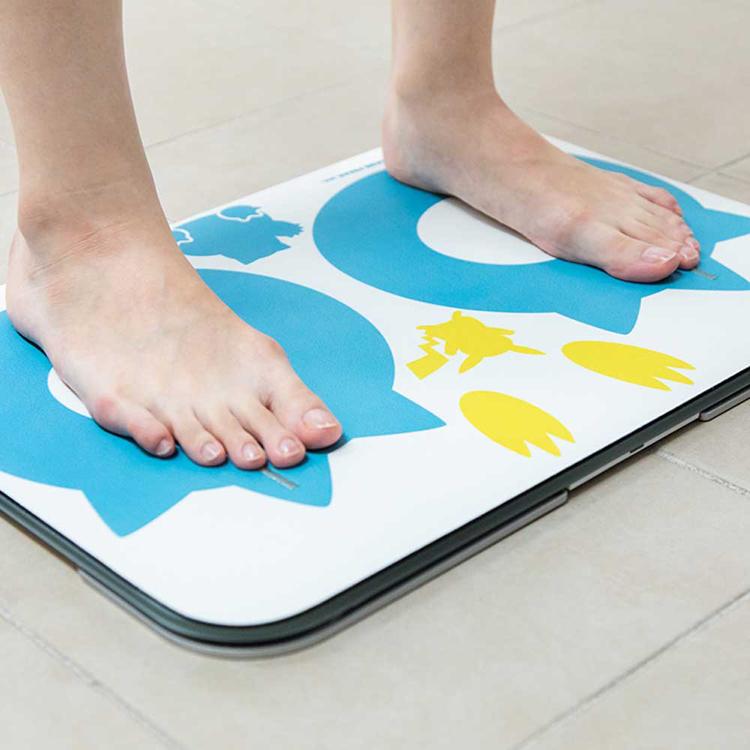 スマートバスマット issin 体組成計 ピカチュウとカビゴンの足跡