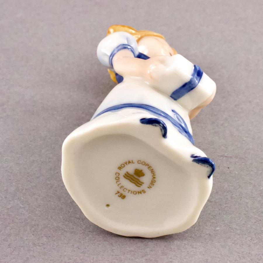 ロイヤルコペンハーゲン 冬の少女とクリスマスプレゼント ロイヤル