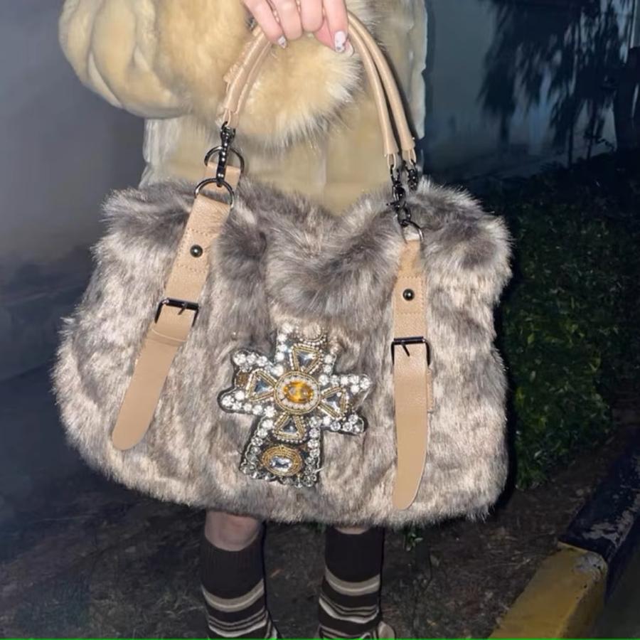 ファー ハンド バッグ クロス 十字架 ビジュー ビーズ ラインストーン
