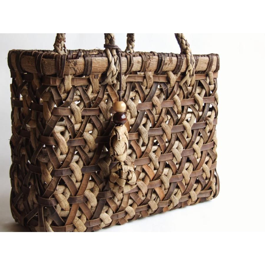 純国産 胡桃かごバッグ 麻の葉編み チャーム付き : おまめ - 通販