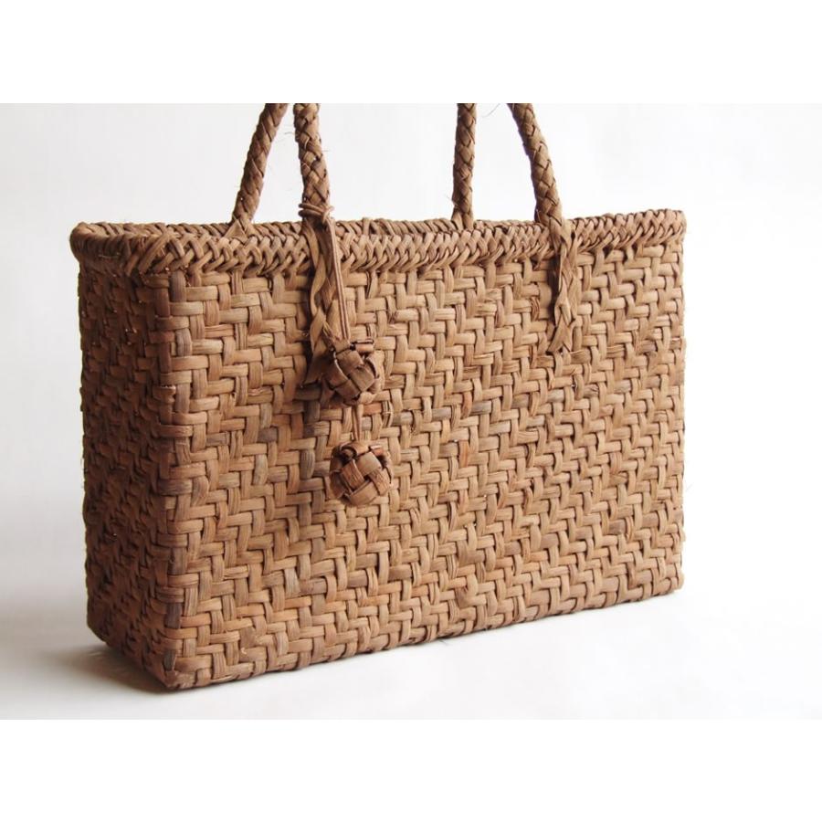 純国産 山葡萄かごバッグ 極細網代編み5mm チャーム付き : おまめ