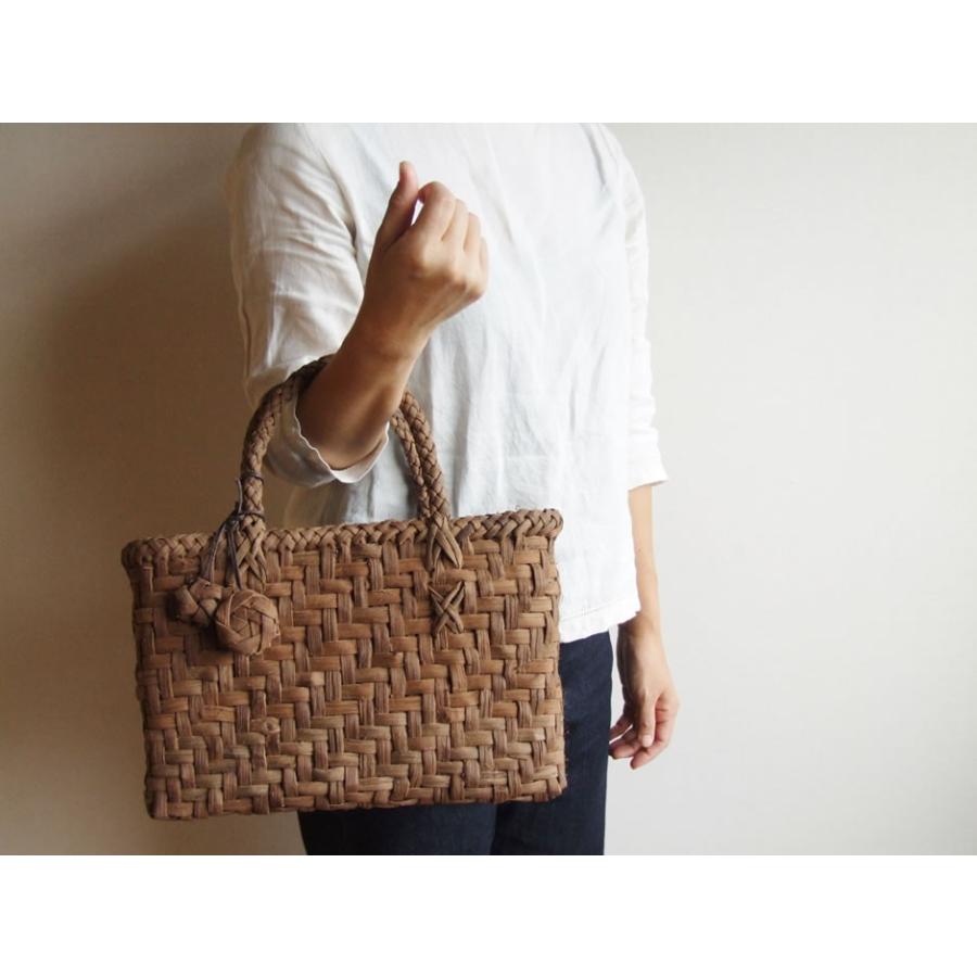 純国産 山葡萄かごバッグ 網代編み10mm チャーム付き : おまめ - 通販