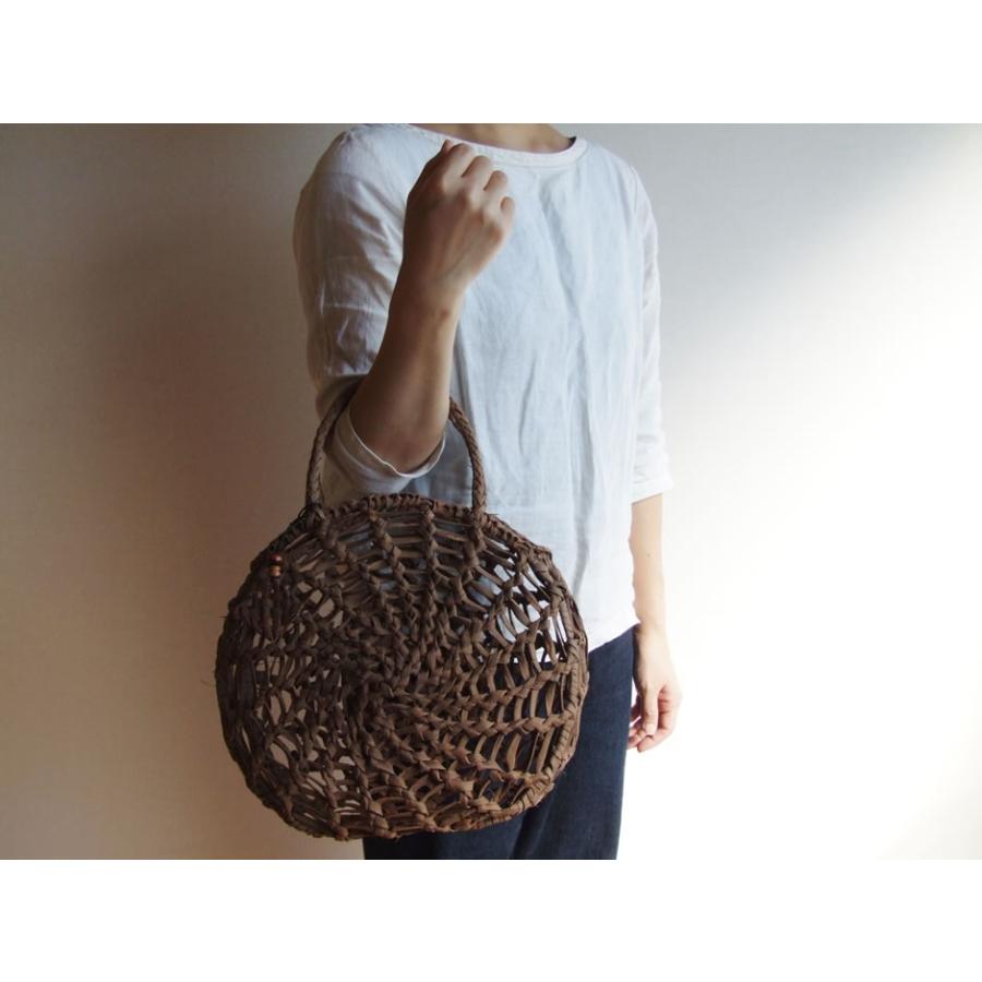 純国産 山葡萄かごバッグ 蜘蛛の巣編み 丸型 チャーム付き : おまめ