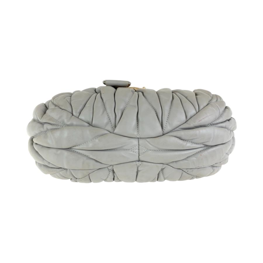 miu miu（ミュウミュウ） マテラッセ グレー ゴールド金具 レザー