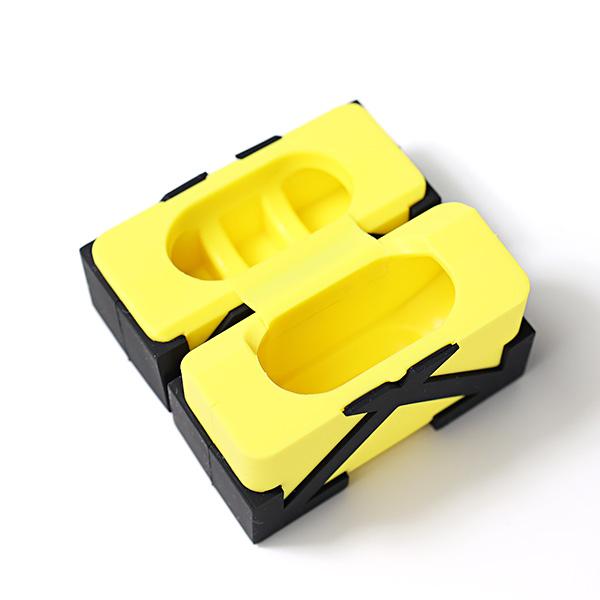 off white（オフホワイト） Off-White イヤホンケース Airpods Case